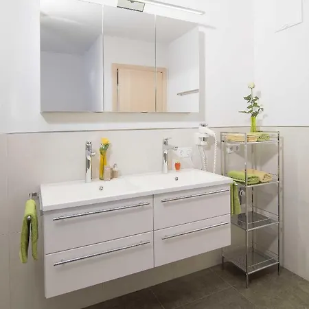 Gertraud * ヴェステンドルフ